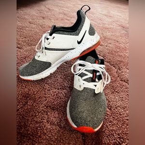 Nike size 9 women’s sneaker